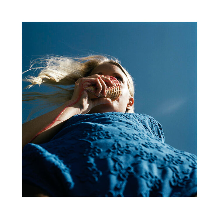Annelie Vandendael is a photographer born in Belgium and raised in France. Inspired by the tendency of fashion photography to manipulate subjects and the human body, and believing that this process of falsifying feminine beauty is extremely damaging, she seeks to represent real, authentic people, keeping intact their imperfection.