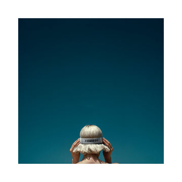 Annelie Vandendael is a photographer born in Belgium and raised in France. Inspired by the tendency of fashion photography to manipulate subjects and the human body, and believing that this process of falsifying feminine beauty is extremely damaging, she seeks to represent real, authentic people, keeping intact their imperfection.