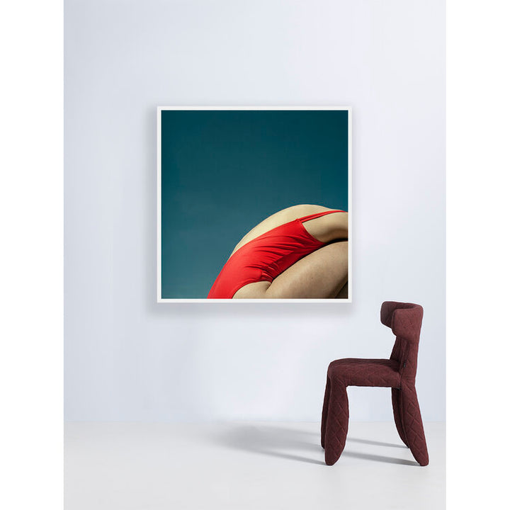 Annelie Vandendael is a photographer born in Belgium and raised in France. Inspired by the tendency of fashion photography to manipulate subjects and the human body, and believing that this process of falsifying feminine beauty is extremely damaging, she seeks to represent real, authentic people, keeping intact their imperfection.