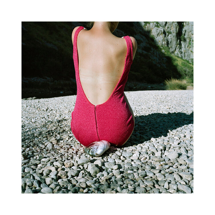 Annelie Vandendael is a photographer born in Belgium and raised in France. Inspired by the tendency of fashion photography to manipulate subjects and the human body, and believing that this process of falsifying feminine beauty is extremely damaging, she seeks to represent real, authentic people, keeping intact their imperfection.