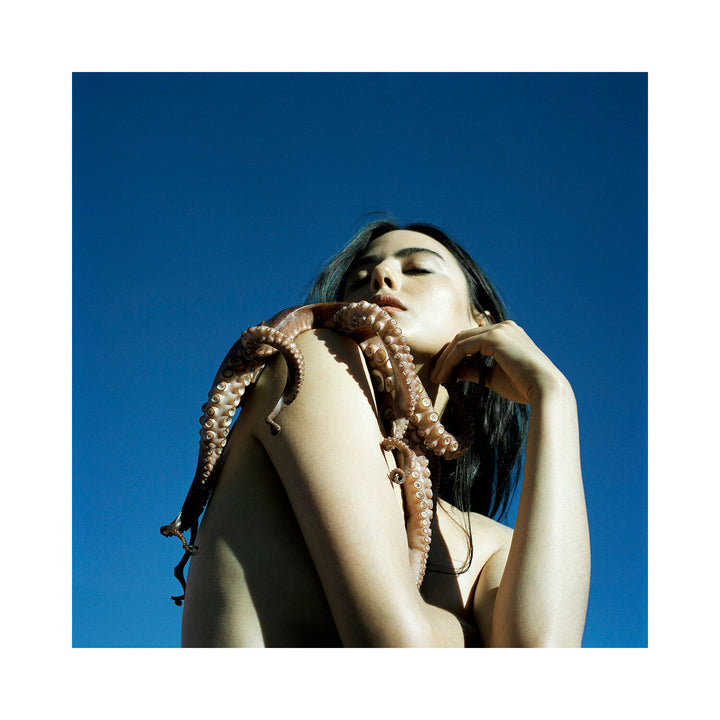 Annelie Vandendael is a photographer born in Belgium and raised in France. Inspired by the tendency of fashion photography to manipulate subjects and the human body, and believing that this process of falsifying feminine beauty is extremely damaging, she seeks to represent real, authentic people, keeping intact their imperfection.